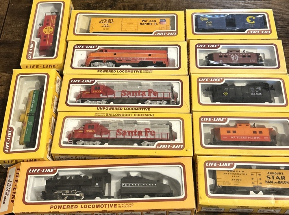Lot Of Life-Like Ho Scale Railroad Trains Locomotives Cars In Box