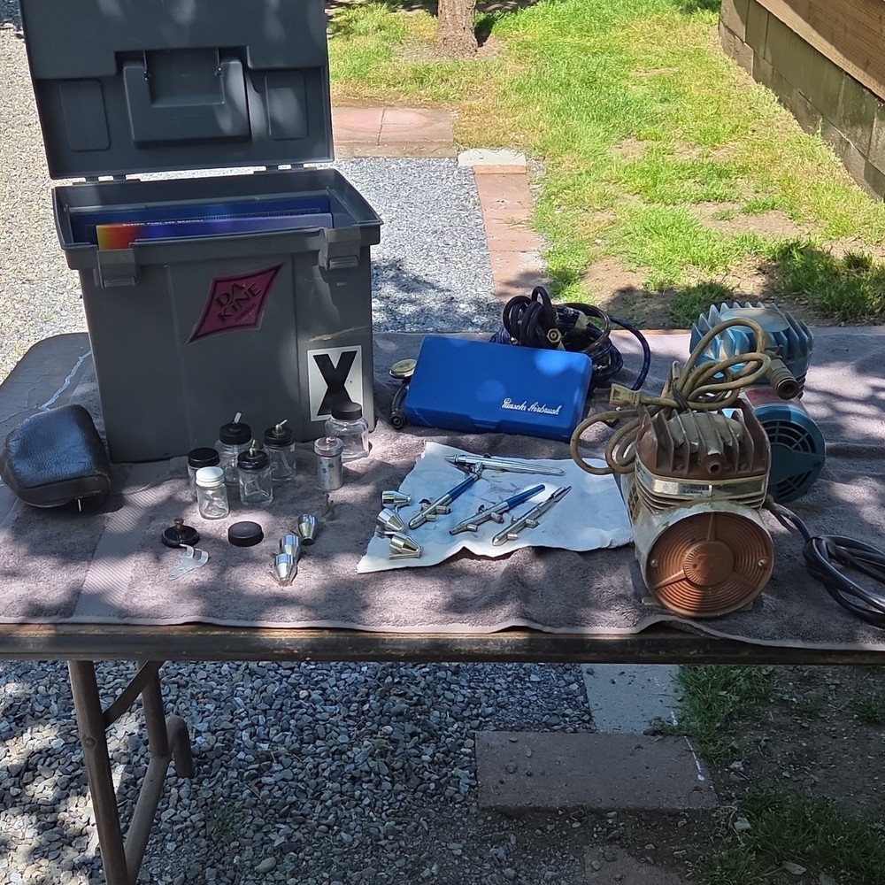 Paasche D500 Diaphragm Air Compressor w/ Airbrushes & Accessories Set