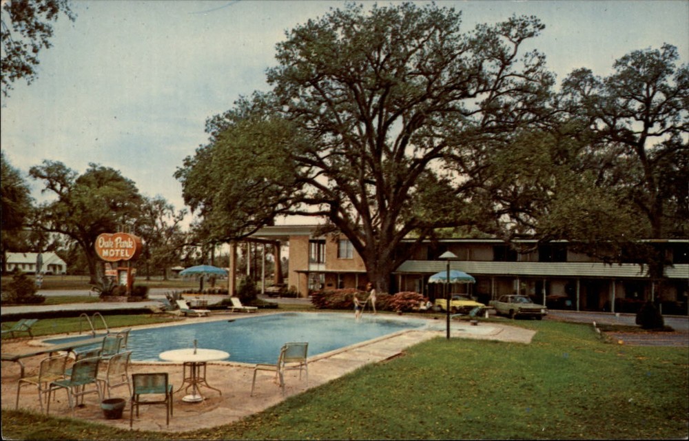 Quality Motel ~ Oak Park ~ US 17 Brunswick Georgia ~ pool ~ 1970s postcard