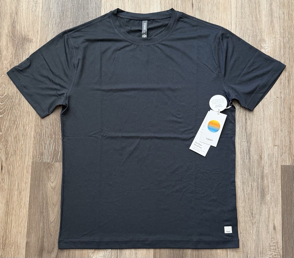 Vuori Tradewind Performance Tee Shirt 2.0 Black Heather Sz Medium V1052 NWT