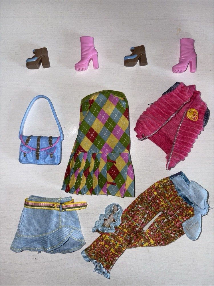 Barbie – 2005 Fashion Fever – Colorful Clothes Pack – Incomplete
