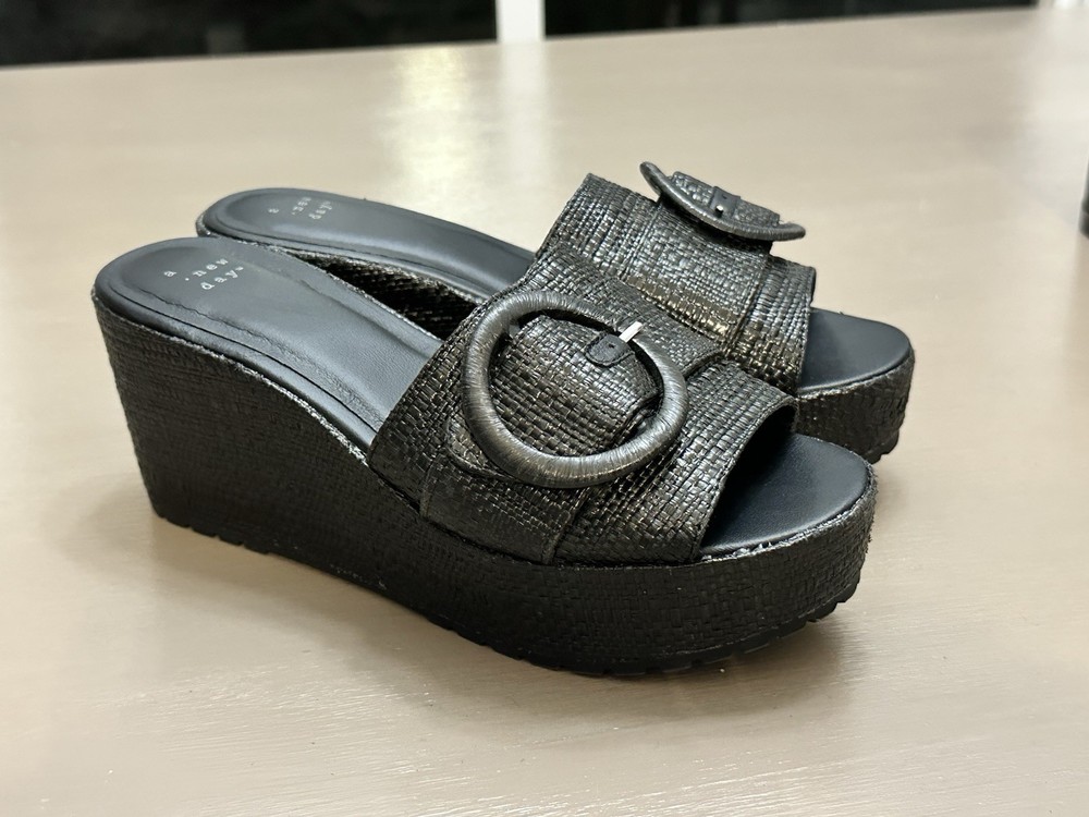 A New Day Women’s Victoria Wedge Mule Heels Textured Black Sandals Sz 8 1/2