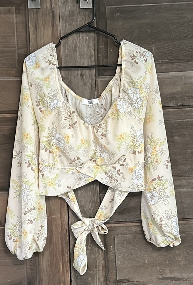 Madden NYC Junior's Plus XXXL Long Sleeve Tie Back Top Floral Crop Top