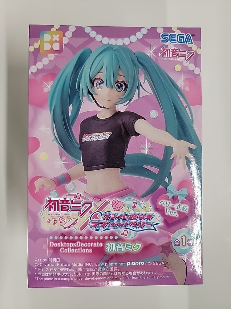 Hatsune Miku x Love and Berry Dress Up and Dance Vocaloid Figure Berry Costume