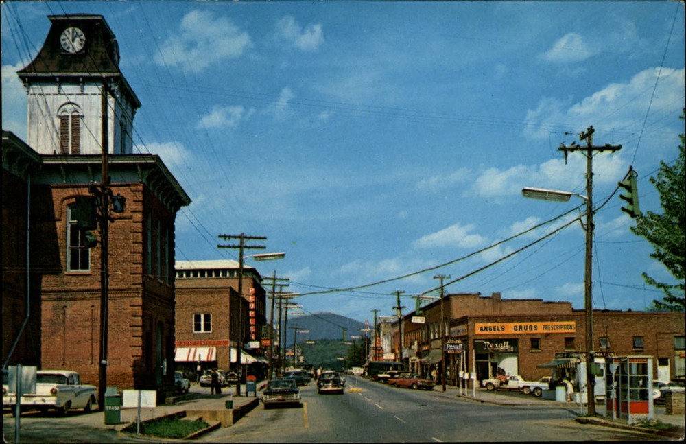Street Scene Franklin North Carolina vintage postcard r537