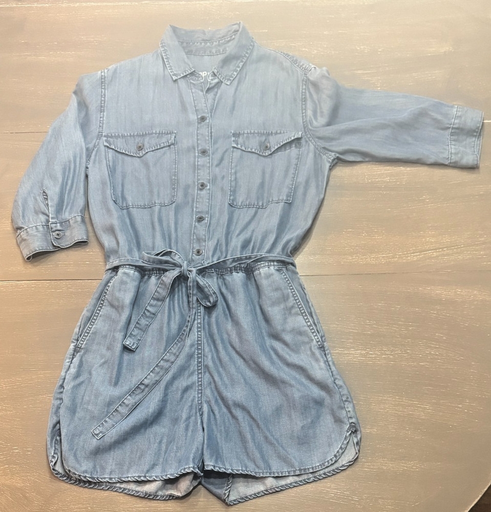 Gap Super Soft Light Weight Button Front 3/4 Sleeve Romper with Belt Size S