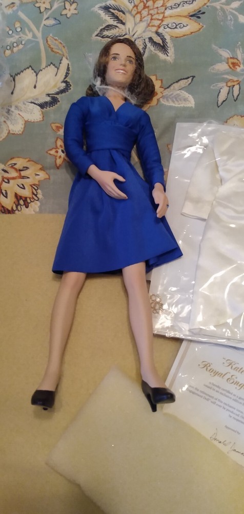 Kate Middleton Engagement doll, Metal display stand, xtra earrings, xtra dress