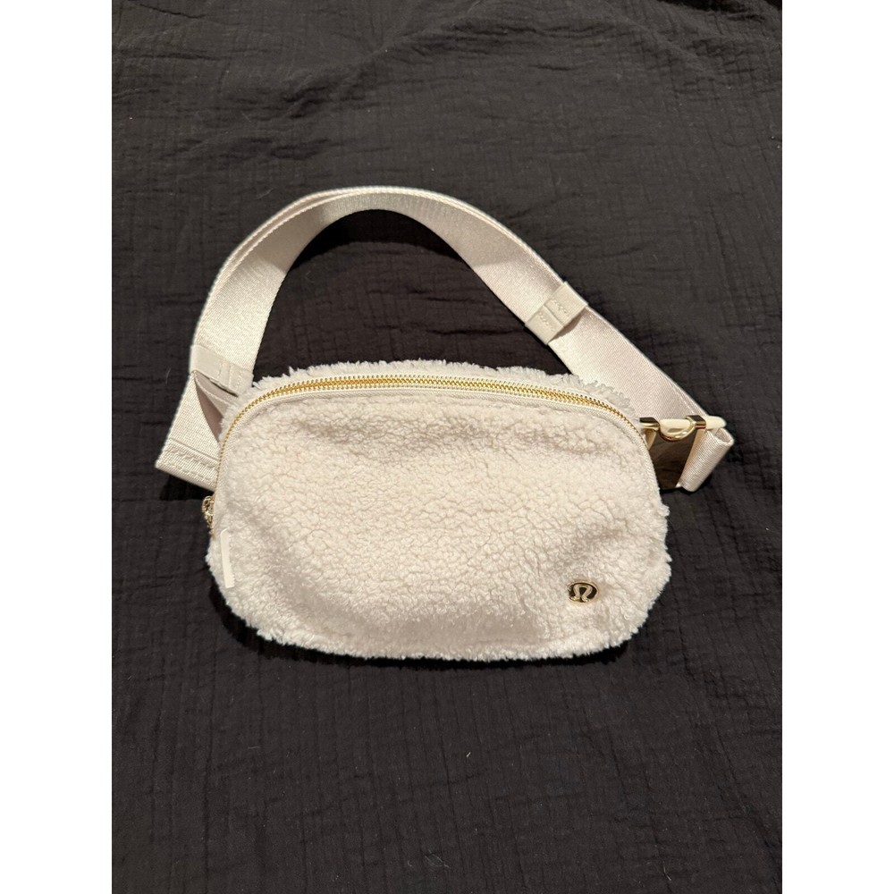 Lululemon Everywhere Belt Bag for On-the-Go Essentials