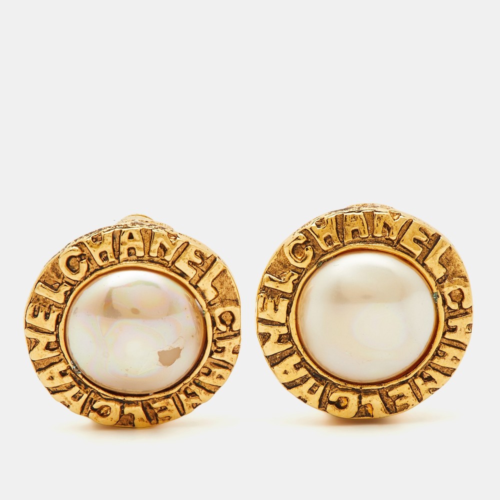Chanel Faux Pearl Gold Tone Clip-On Earrings Round Vintage Elegant