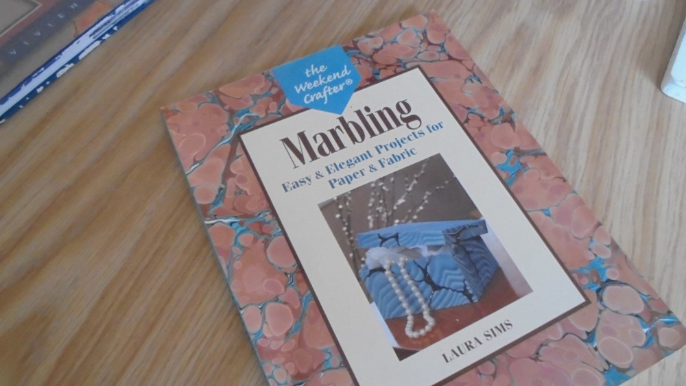 Marbling : Easy and Elegant Projects for Paper and Fabric by Laura Sims  pbk
