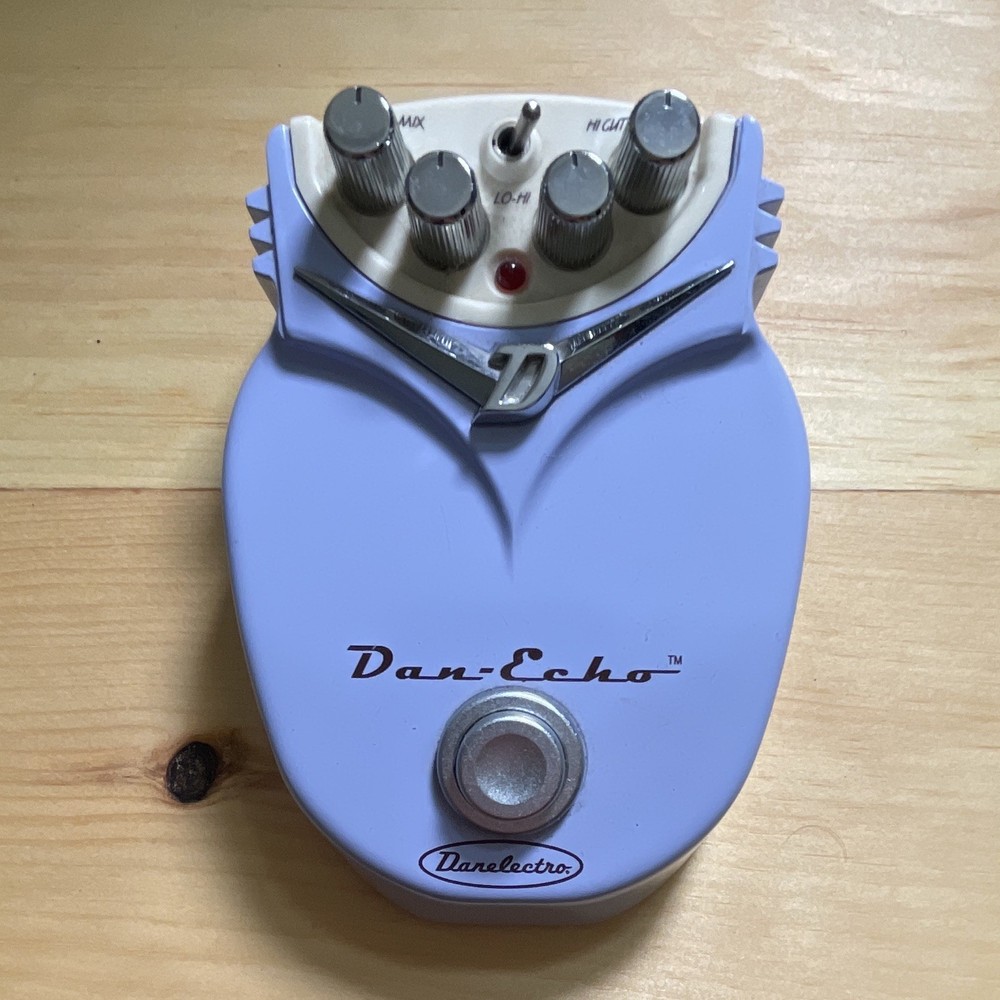 Danelectro Dan-Echo DE-1 Digital Echo/Delay Effects Pedal for Electric Guitar