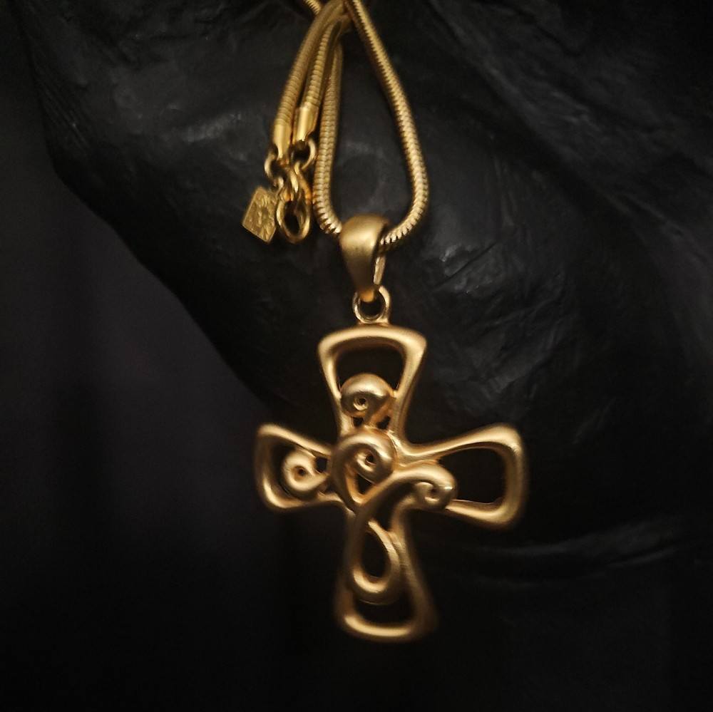 Vintage ANNE KLEIN Gold Articulated Maltese Cross Pendant Necklace