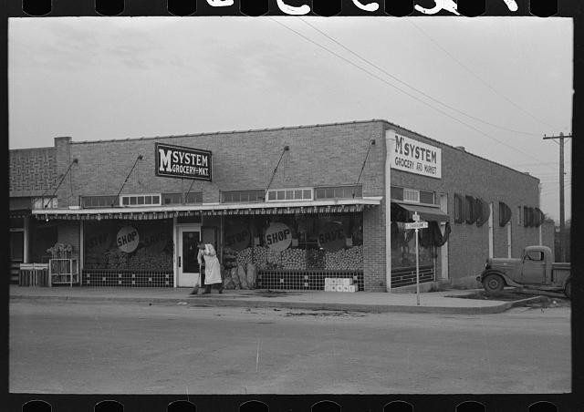 Photo:San Angelo Texas 1939 Grocery Store Sweeping Walk FSA