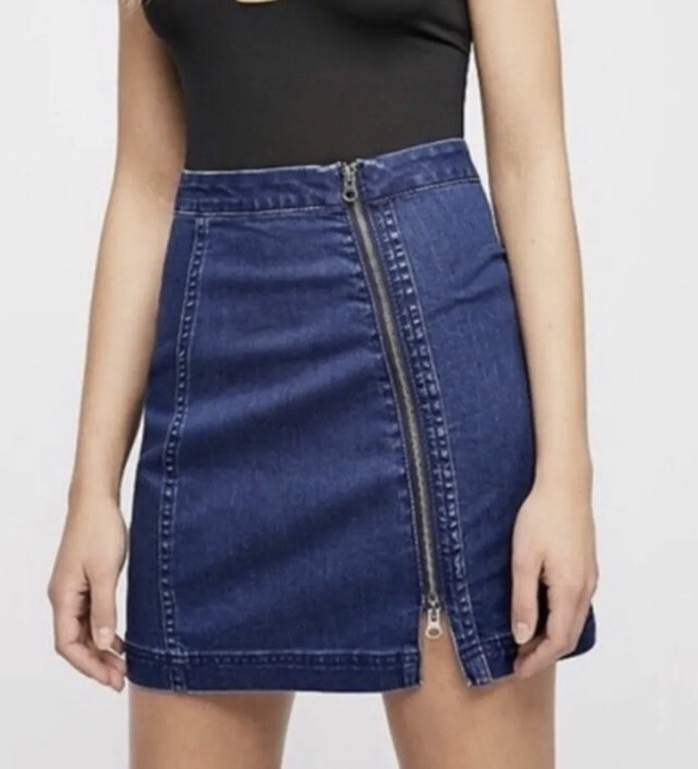 Free People This Way or That 2 Way Zip Up Denim Mini Skirt Size 4