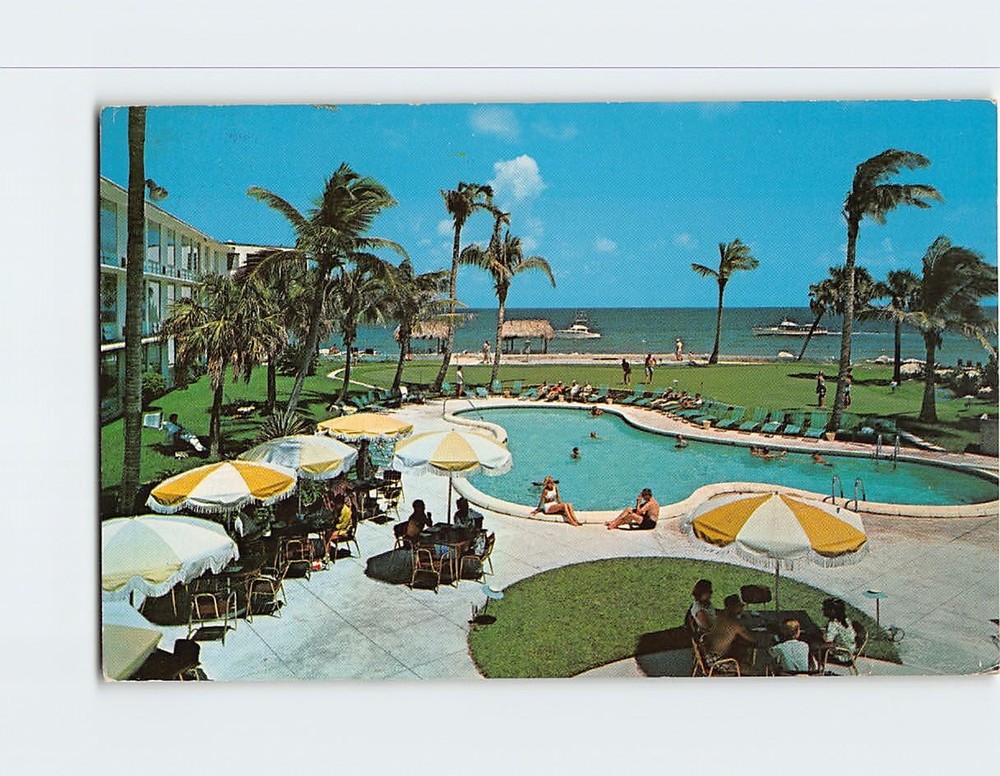 Postcard Sun Castle Club and Motor Hotel Pompano Beach Florida USA