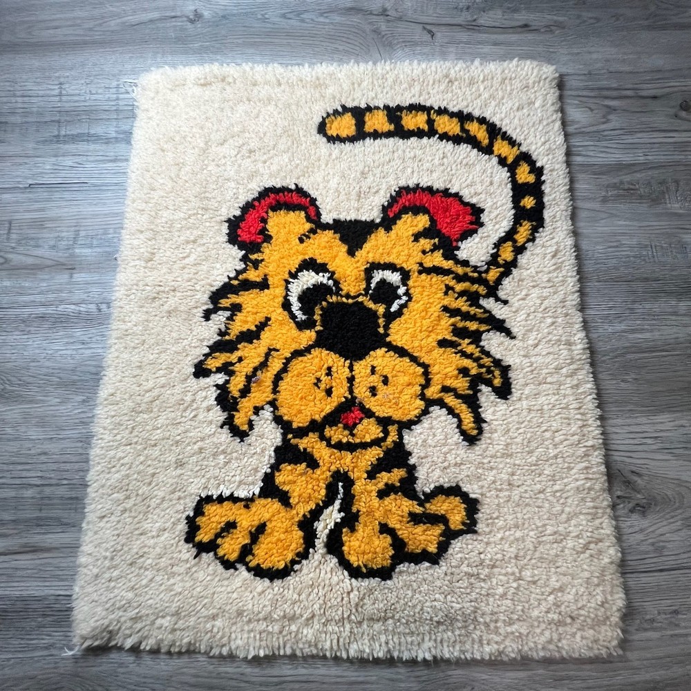 Vintage Latch Hook Rug Unisex OS Cream Tiger Retro Kitsch Wall Hanging Art Z85