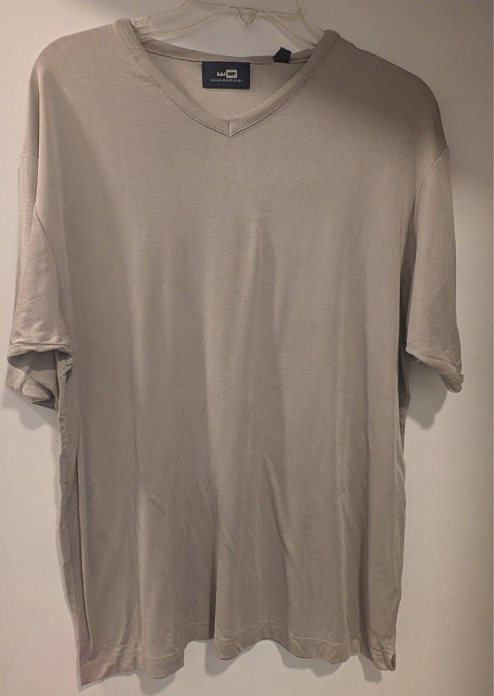 New Wilke Rodriguez men's light tan silk  pullover knit v neck shirt medium