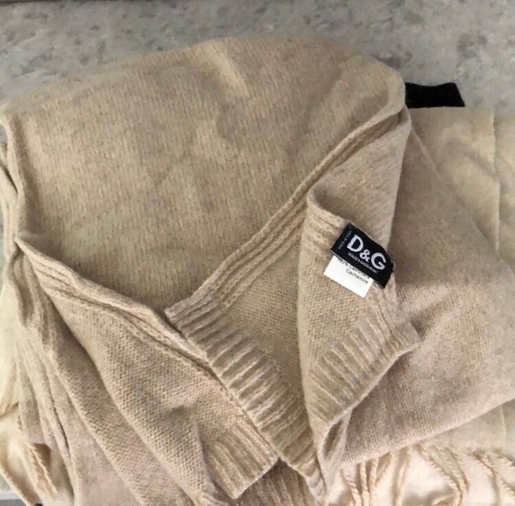 Dolce & Gabbana Women's Beige Cashmere Scarf Luxury Wrap