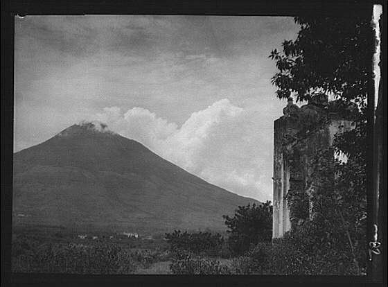 Travel views,volcanoes,mountains,landscapes,Cuba,Guatemala,Arnold Genthe,1899