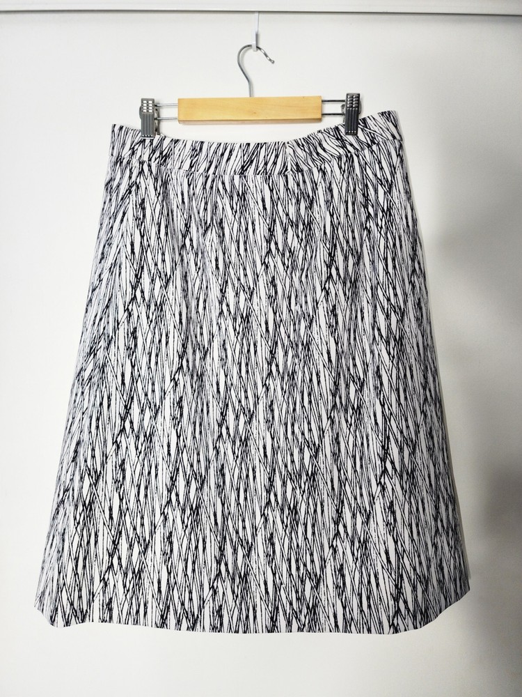 Vince Camuto Black White Abstract Print A-Line Skirt Size 2-image