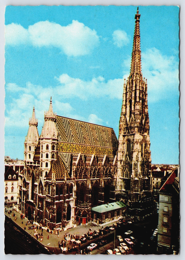 Postcard Photo St. Stephen's Cathedral Catholic Church Car People Vienna Austria