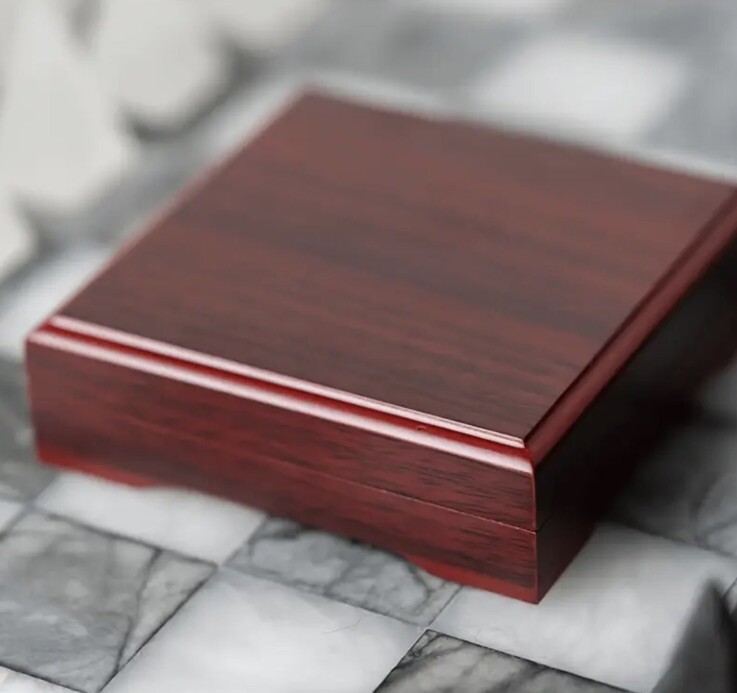 1 x Coin / Medal Display Wood Storage Protective Box With Red Velvet Interior