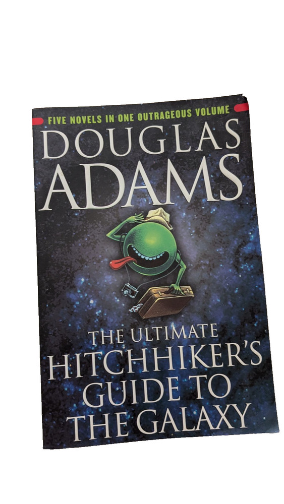 Ultimate Hitchhiker's Guide to the Galaxy : Five Novels in One Outrageous Volume