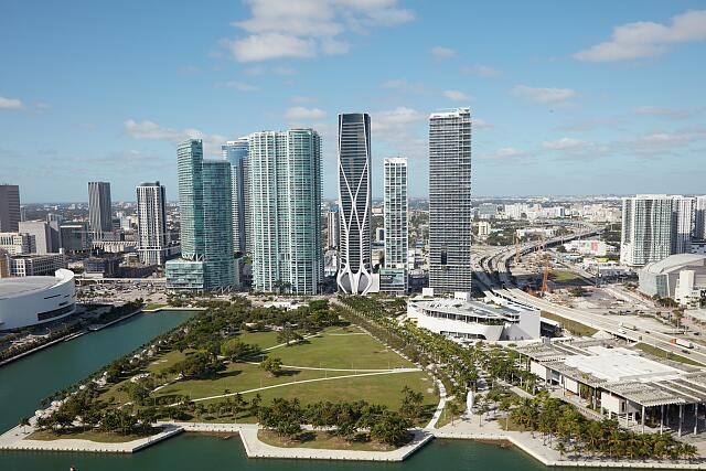 Photo:Aerial view Biscayne Bay separating Miami Beach Miami Florida par 6