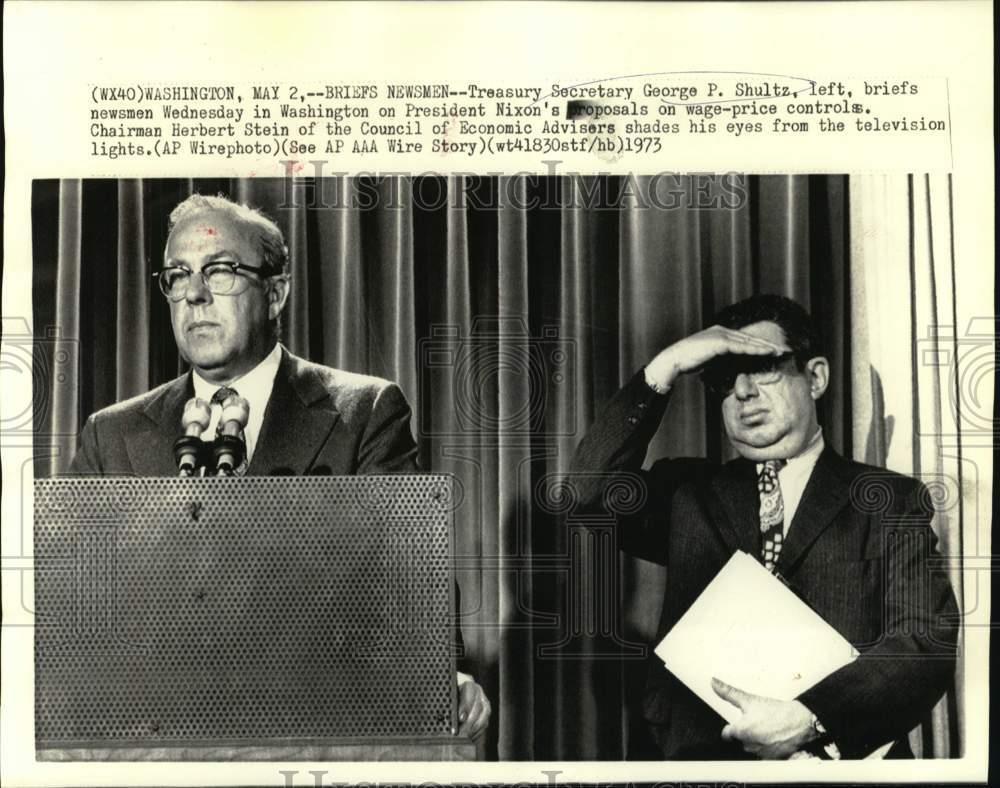 1973 Press Photo Treasury Secretary George Shultz Talks Wage -Price Controls