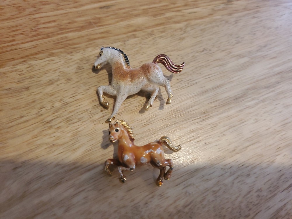 Pair Of Vintage Horse Pin Brooches Painted Enamel Gold-tone Accents
