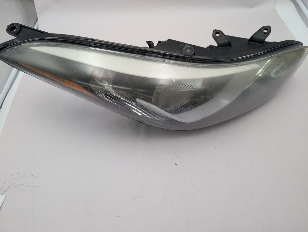 Used Right Headlight Assembly fits: 2016 Hyundai Elantra Cpe reflector US built