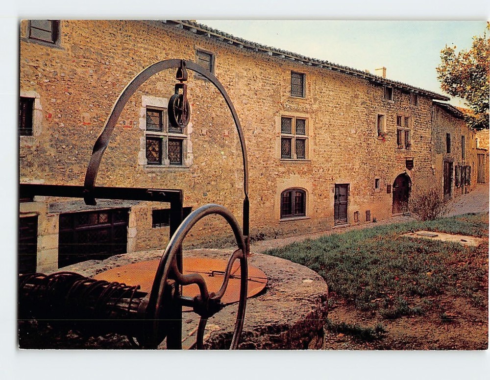 Postcard Le Vieux puits, la rue des Rondes, côté sud, Pérouges, France