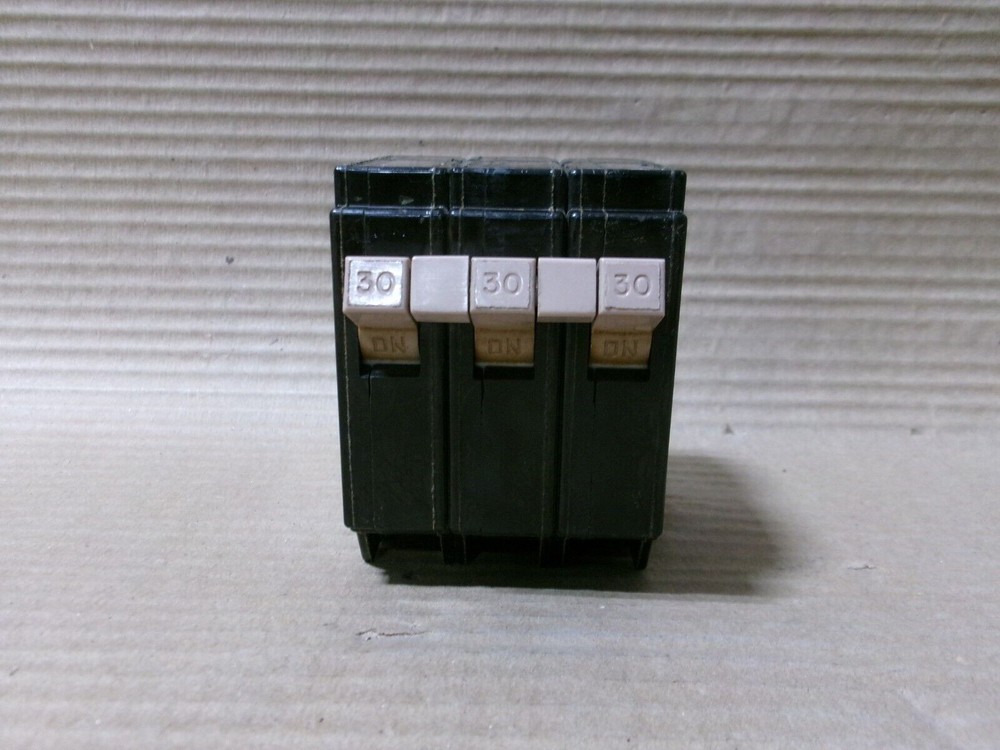 Cutler Hammer CH CH330 3 Pole 30 Amp 240V METAL HALF NOTCH Circuit Breaker