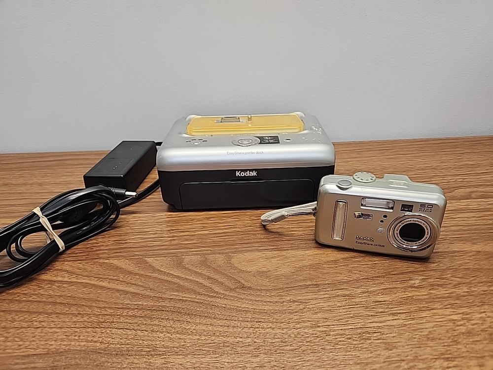 Kodak Easyshare CX7525 Printer Digital Camera Bundle Silver 5.0 MP ~ READ