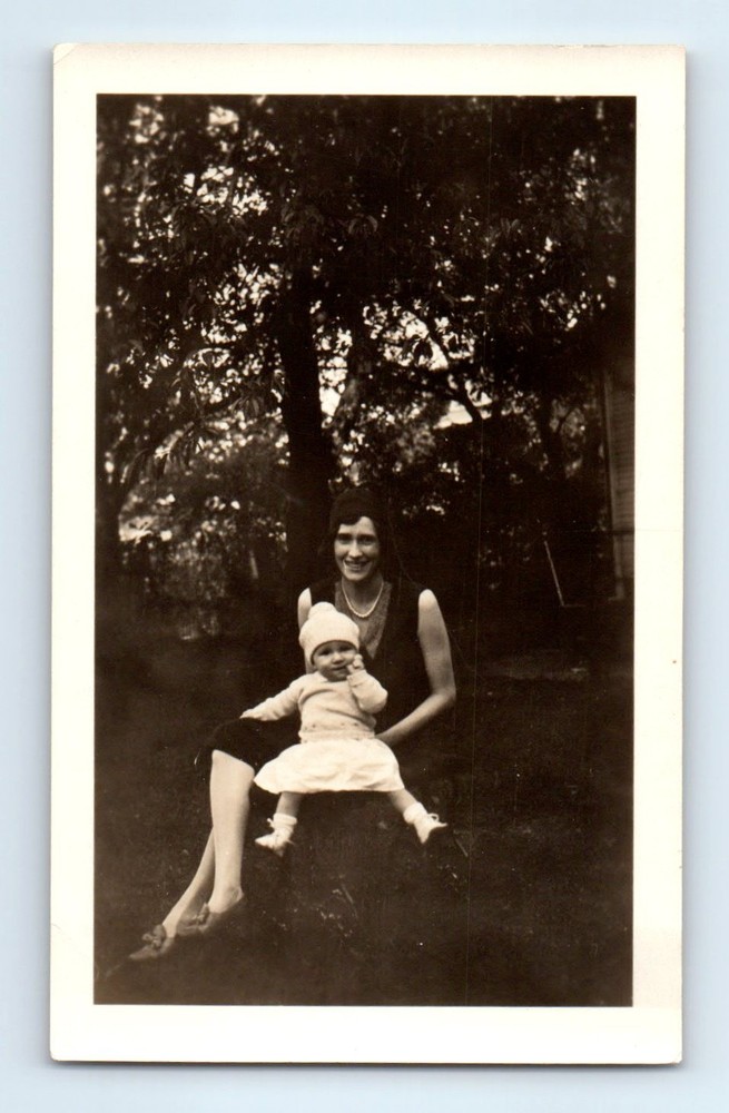 Old Vintage Photo WOMAN FLAPPER ERA HAT PEARL NECKLACE HOLDING BABY IN YARD
