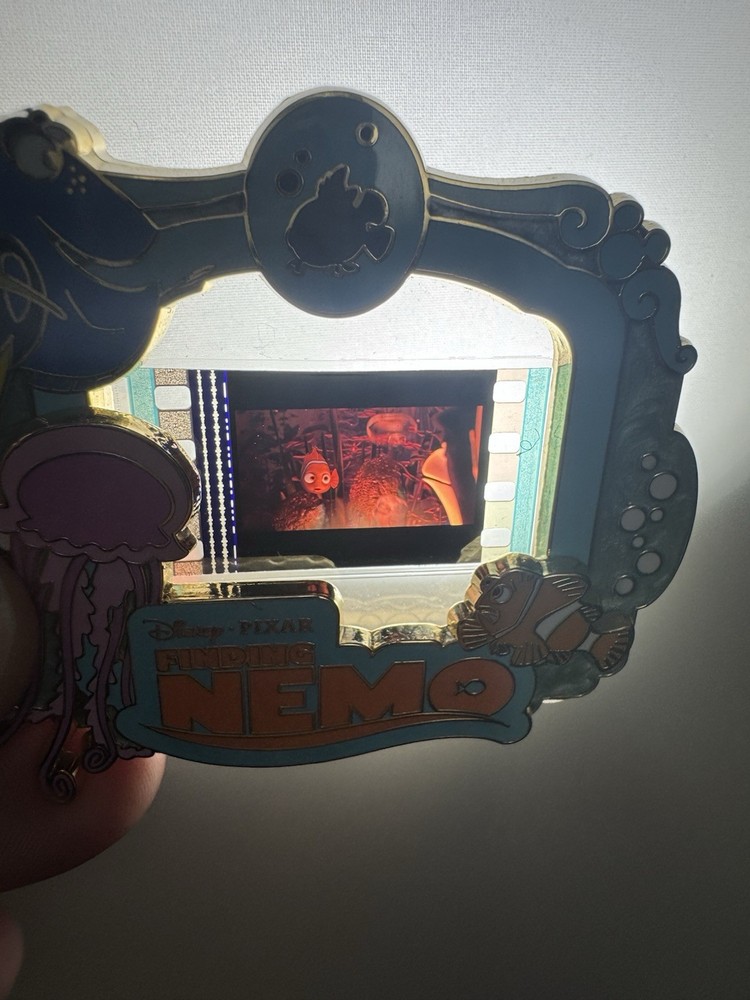 A Piece of Disney Movies Pin - Finding Nemo- LE 2000 RARE