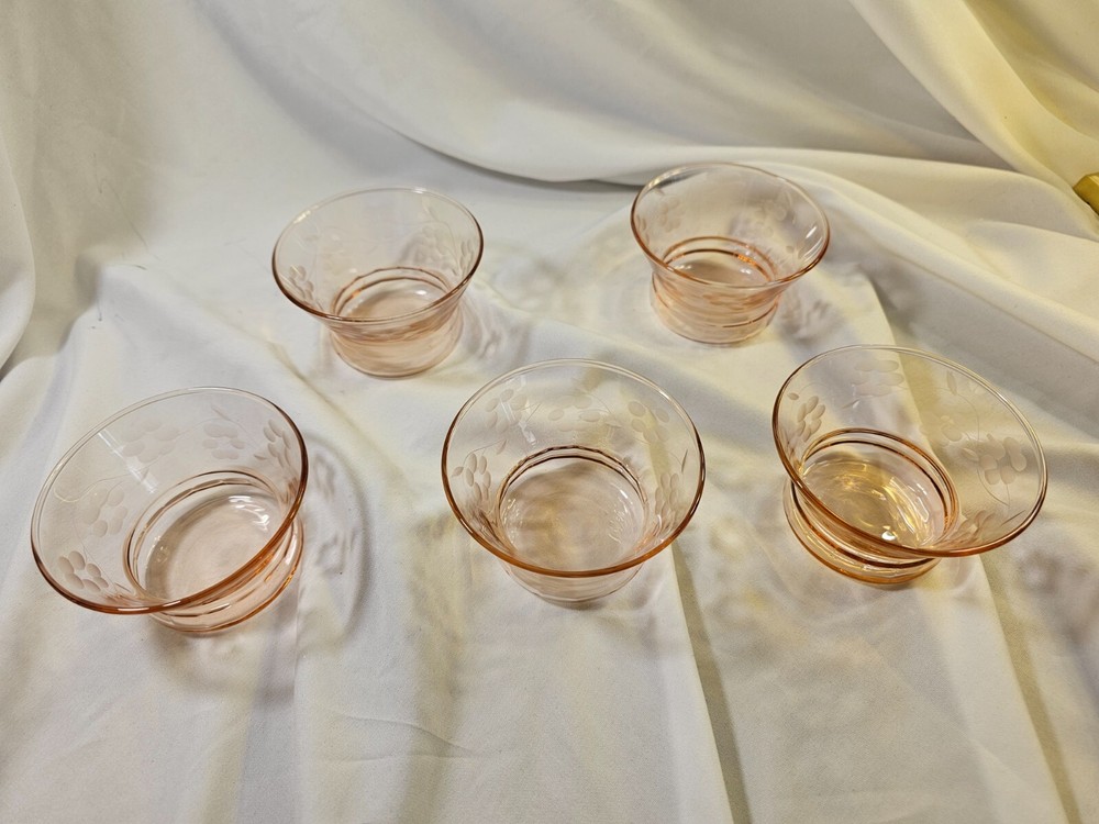 Vintage Set of 5 Pink Depression small fruit/dessert bowls
