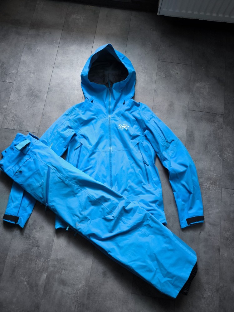Women's Arc'teryx Sentinel Gore-Tex Ski Jacket + Pants Size  M , Pants S,