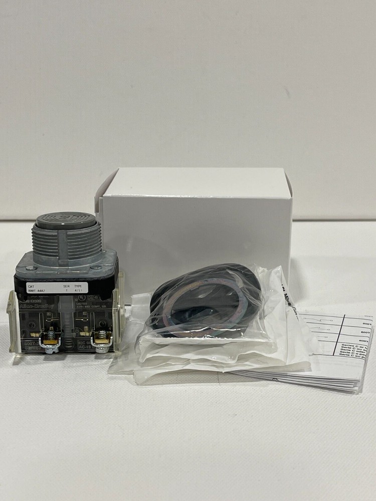 New-Allen Bradley 800T-A4A2 30mm Momentary Push Button Flush Gray Head Ser T
