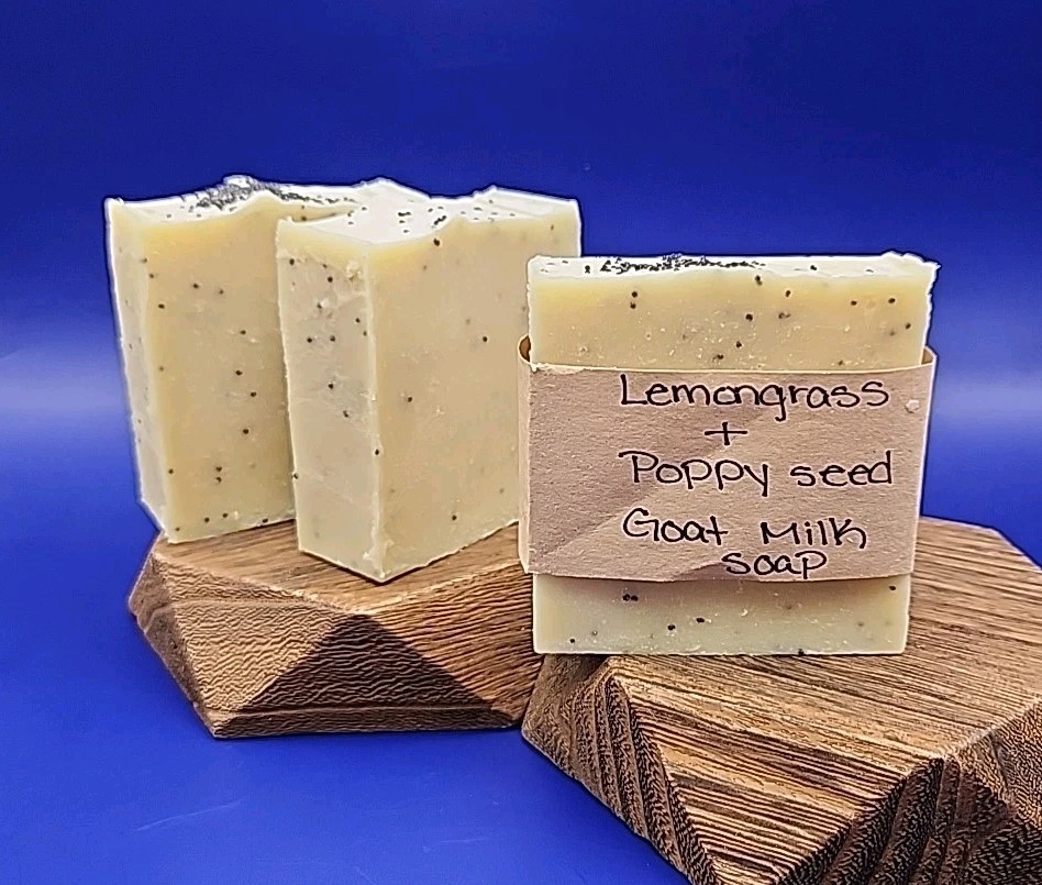 Homemade Artisan Tallow Goat Milk Soap with Lemongrass and Poppy Seeds - 1 Bar