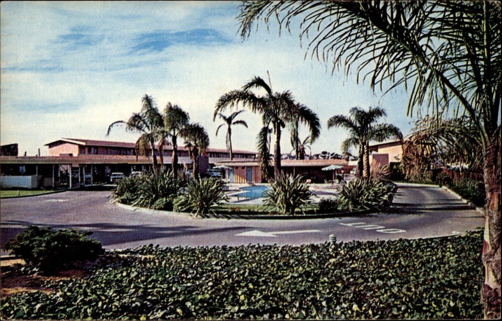 Vagabond Motor Hotel Chula Vista California swimming pool palms ~ 1970s postcard