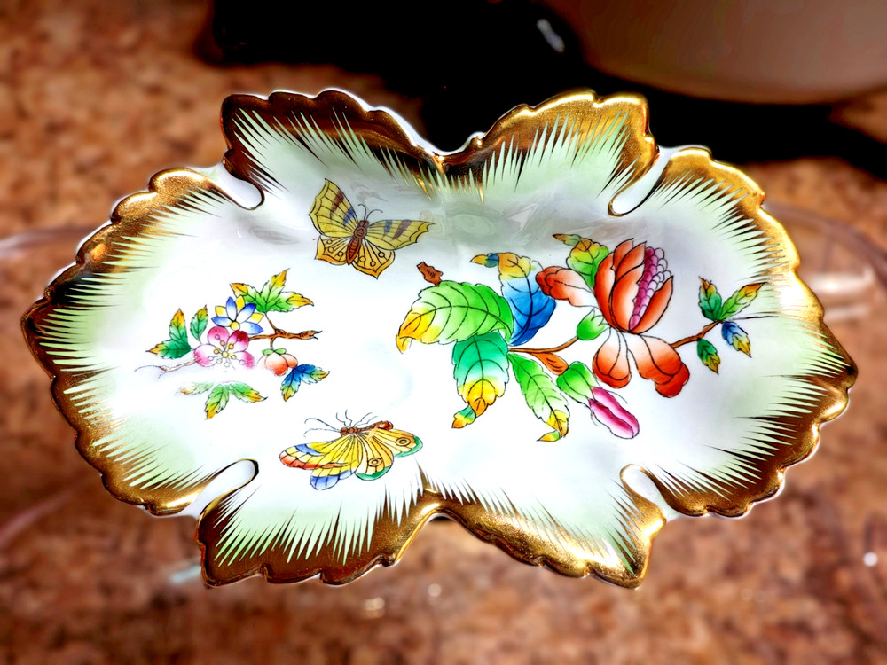 Herend Queen Victoria Leaf Shaped Trinket Dish