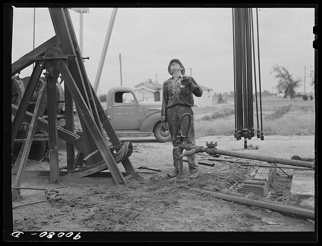 Photo:Wichita Kansas 1941 Oil Well Servicing Worker Truck Drill Rig