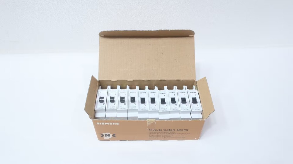 Box Of 10 Siemens 5SN1210 NL 10 Miniature Circuit Breaker 10a  220/380v-ac 1p