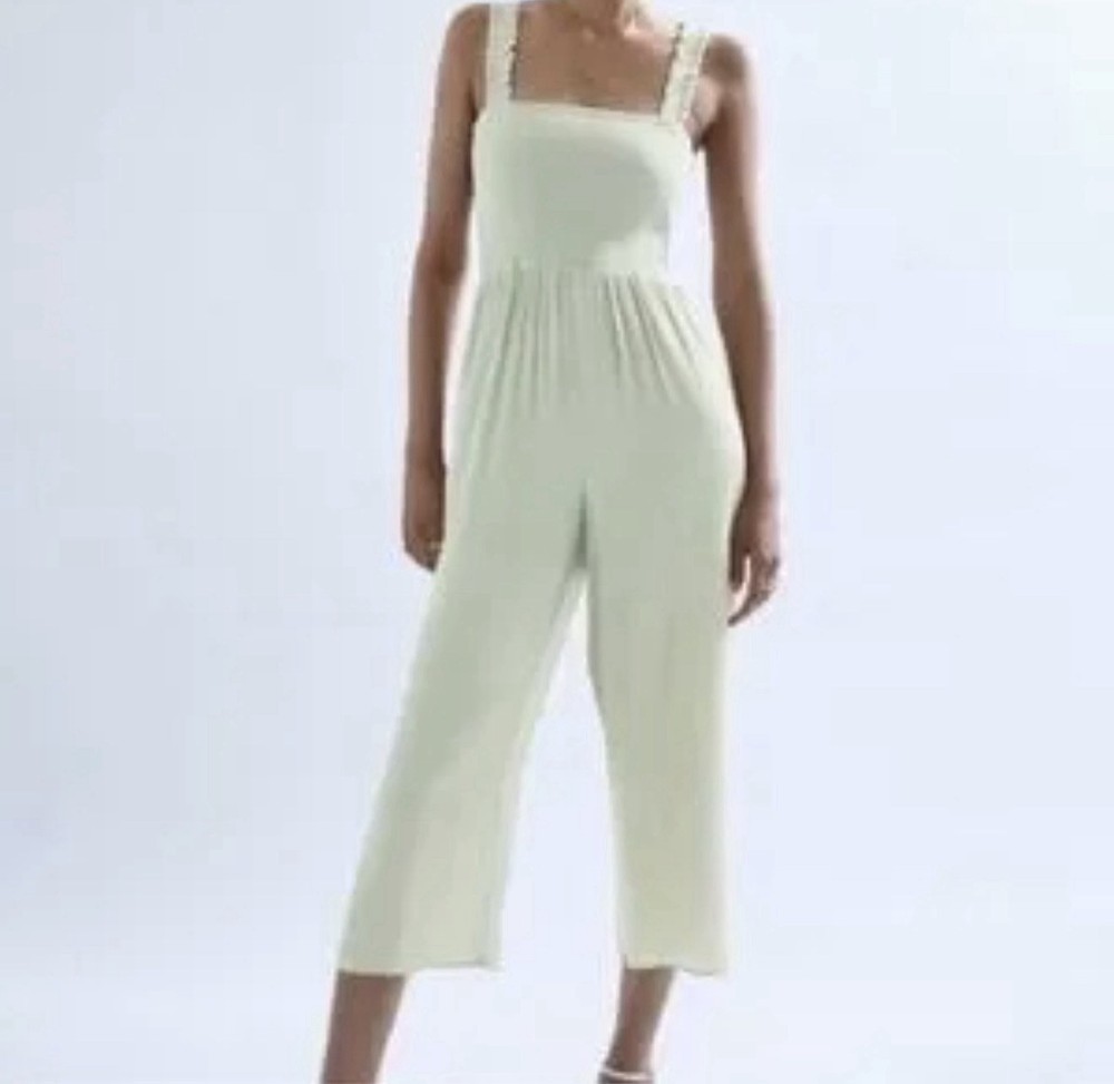 WILFRED Aritzia Jumpsuit Wide Leg Cropped Sage Green Smocked sz S lightweight