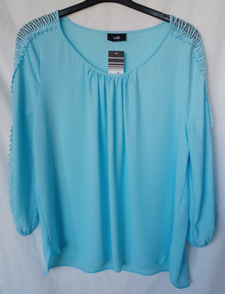 Wallis ladies Light blue blouse. Size Large. New with tag.