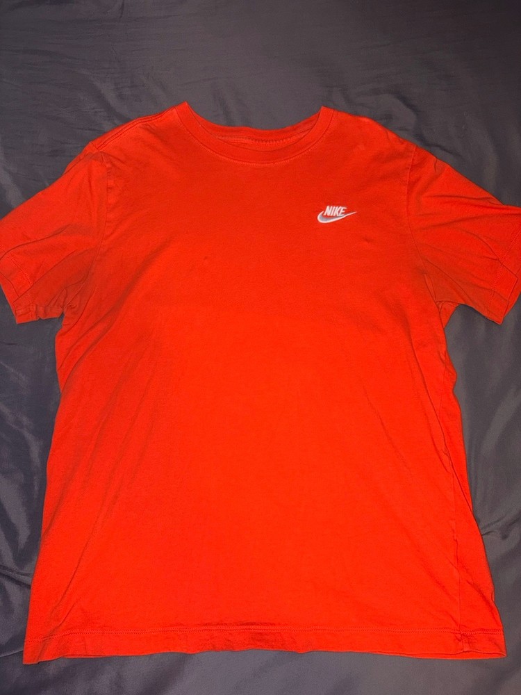 Nike T Shirt Adult Size Medium Orange Short Sleeve Swoosh Spell Out
