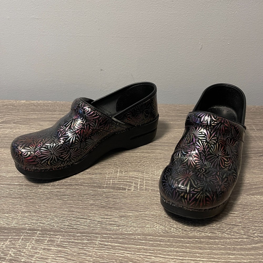 Dansko Womens Shoes Black Patent Leather Clogs Floral Slip On Nursing 39 US 8.5