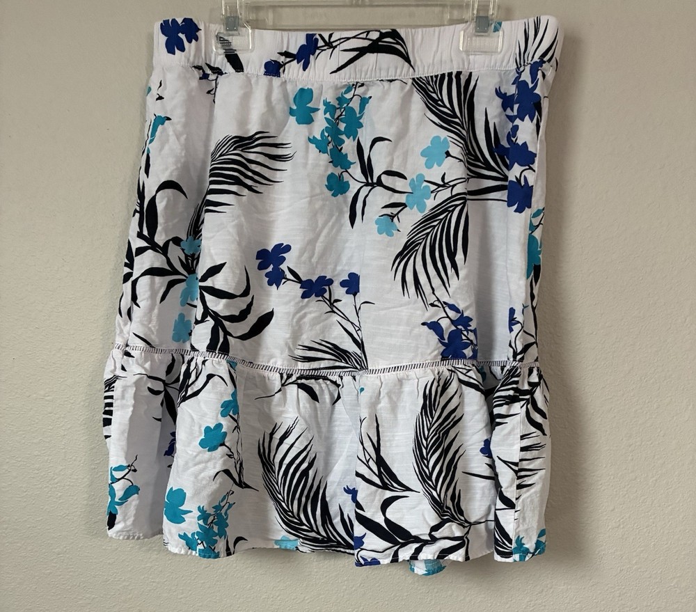 Liz Claiborne Women’s White Skirt With Flowers Size Petite Large