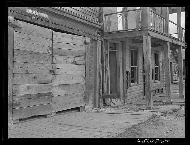 Photo:Bannack Montana 1942 Skinners Saloon Ghost Town Street Frontood